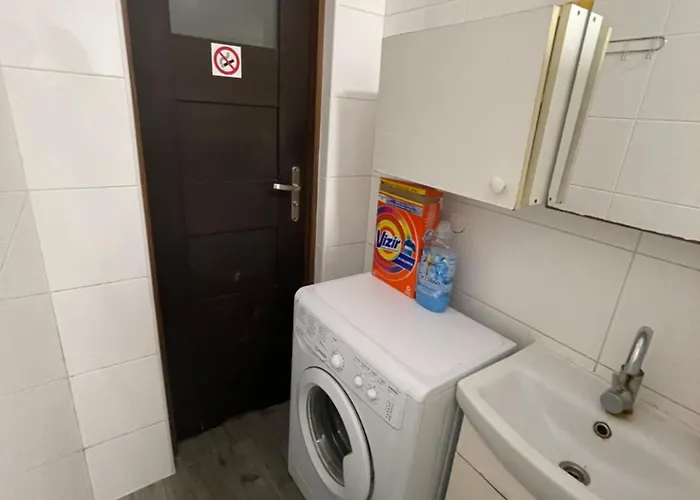 Dom U Dorogi Hostel *